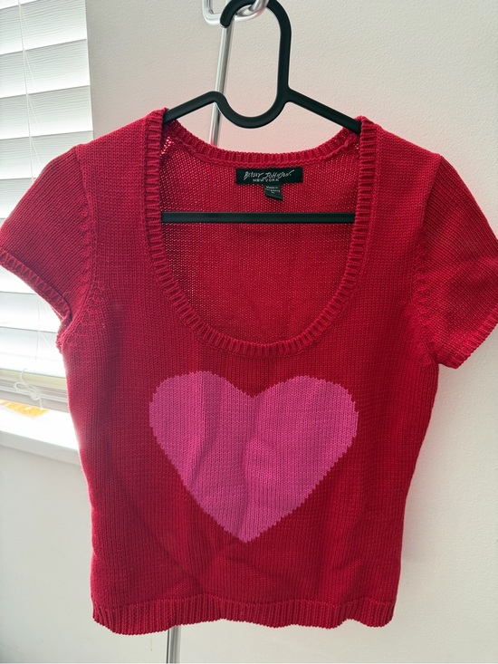 Betsey Johnson Sweaters - Betsey Johnson Red Scoop Neck Short Sleeve Sweater with Pink Heart